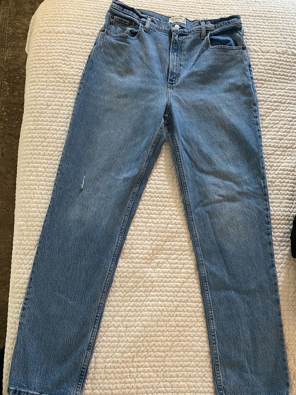Abercrombie & Fitch Men's Straight Jeans in Medium Blue Wash